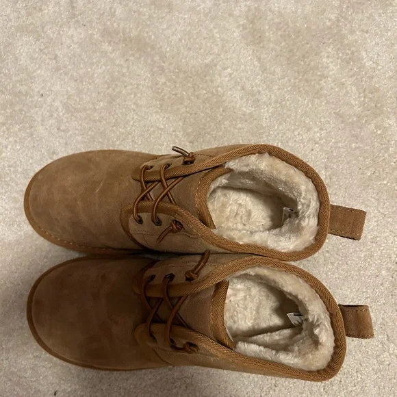 Brown fluffy boots - Picture 3 of 3